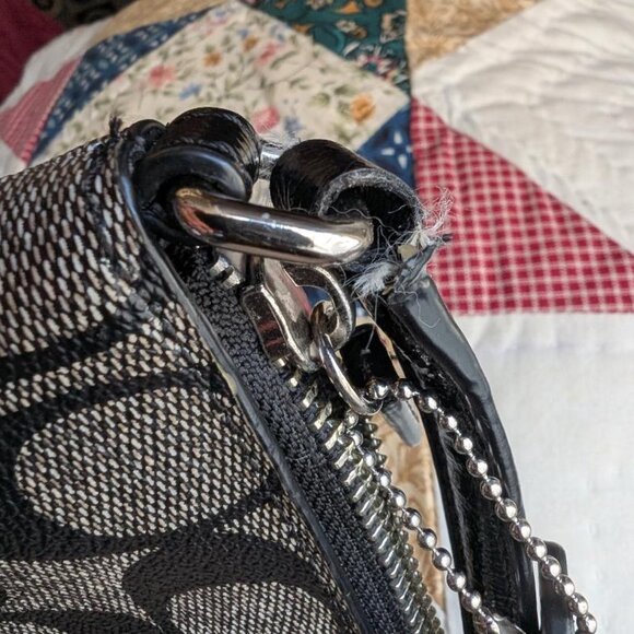 COACH PEYTON BLACK SIGNATURE SWINGPACK with POUCH - Picture 5 of 16